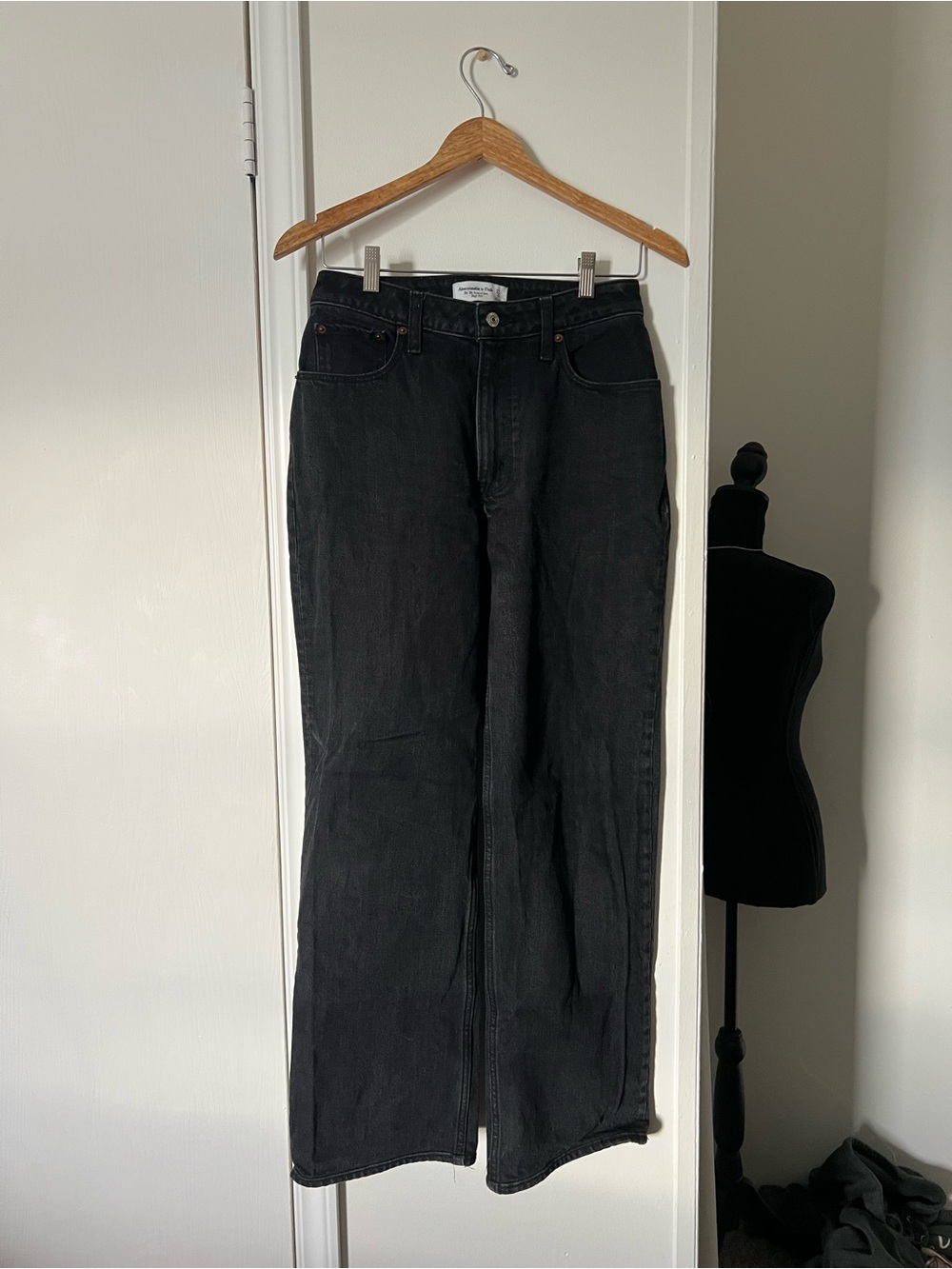 Abercrombie & Fitch Curve Love ’90s Relaxed Jeans Size 27 High Rise - Picture 2 of 6